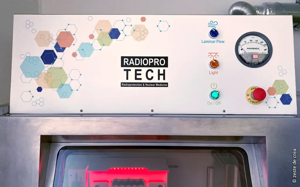 Décor de machines création de motif pour Radioprotech par zeste de créa studio graphique Lyon